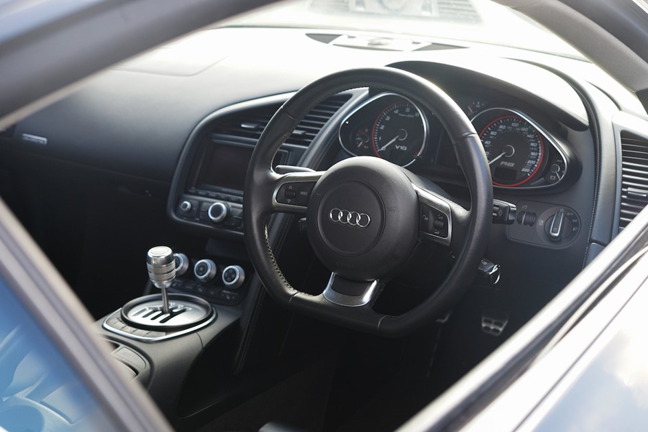 Audi R8 V10 Manual Paddlup 4