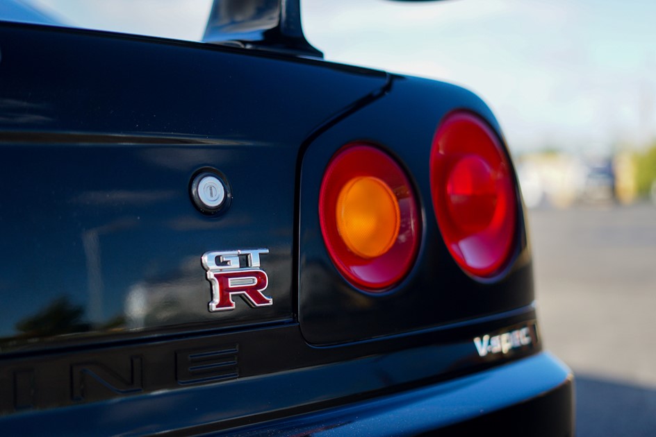 The GT-R badge of a Nissan Skyline R34 V-Spec