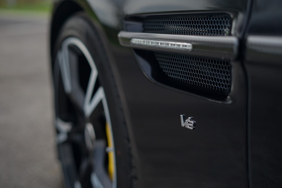 Aston Martin Vanquishs Black37