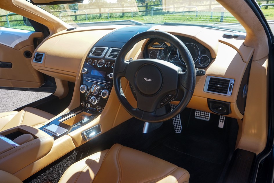 Aston Martin DBS Internal Paddlup 2022 63