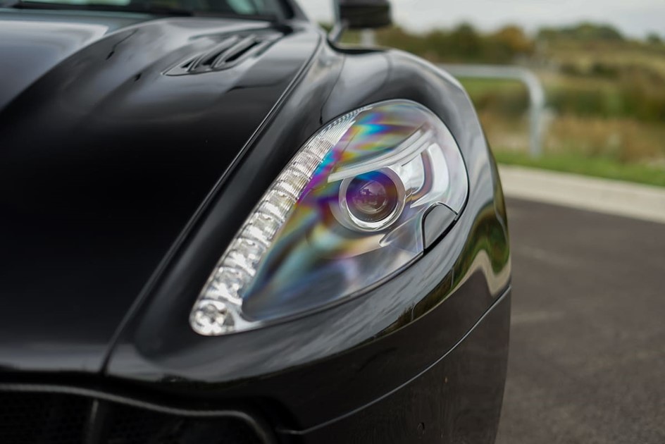 Aston Martin Vanquish S Black